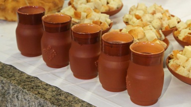 Das Augsburger Bekenntnis trennt und verbindet Prostestanten und Katholiken zugleich.